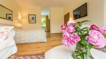 Doppelzimmer, Gartenblick | Zimmersafe, Babybetten, kostenloses WLAN