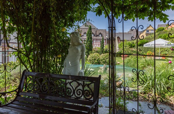 Exterior detail - Hotel Winzerverein (Zeltingen-Rachtig)