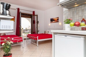 Superior-Studio | Hochwertige Bettwaren, Zimmersafe, Verdunkelungsvorhänge