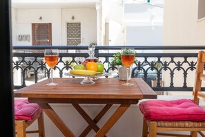 Standard Studio | Terrace/patio - Naxos Diamond Studios Apartments (Naxos)