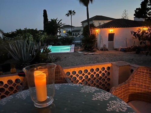 Andalusian villa, pool 4x8m, 2 double beds, beach 400M, close to restaurants