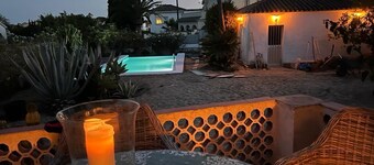 Andalusian villa, pool 4x8m, 2 double beds, beach 400M, close to restaurants