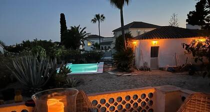 Andalusian villa, pool 4x8m, 2 double beds, beach 400M, close to restaurants