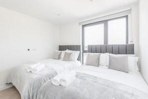Egyptian cotton sheets, premium bedding, memory foam beds - EMERALD APARTMENTS LONDON (Croydon)