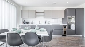 Deluxe Apartment, 2 Bedrooms | Private kitchen | Espresso maker, coffee/tea maker, full-sized fridge, microwave - EMERALD APARTMENTS LONDON (Croydon)