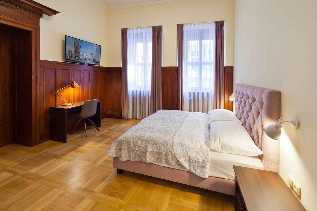 Deluxe Apartment | Desk, WiFi (free), individually decorated, individually furnished