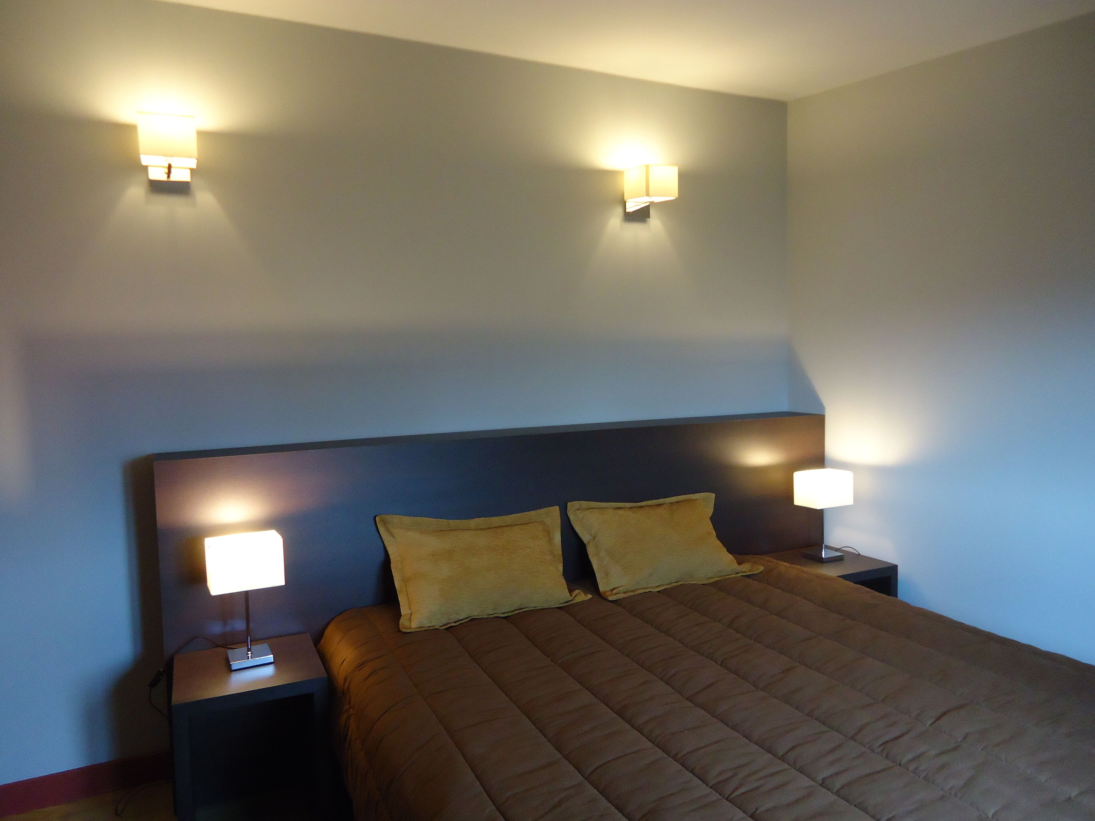 5 bedrooms, iron/ironing board, internet, bed sheets