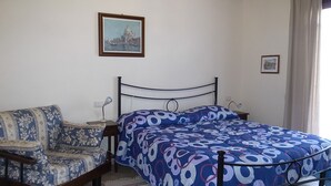 1 bedroom, in-room safe, WiFi (free), bed sheets - New structure in a quiet and convenient location for visiting Umbria and the surrounding area. (Amelia)