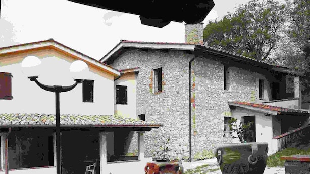 A stone building with a rustic appearance, featuring a stone wall and a small porch area. - New structure in a quiet and convenient location for visiting Umbria and the surrounding area. (Amelia)