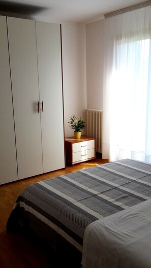 1 quarto, ferros/tábuas de passar roupa, Wi-Fi, roupa de cama