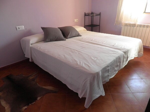 5 Schlafzimmer, Bügeleisen/Bügelbrett, Bettwäsche