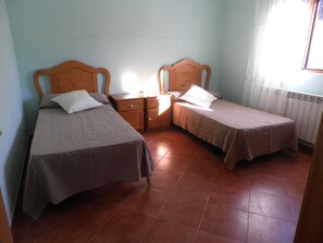 5 Schlafzimmer, Bügeleisen/Bügelbrett, Bettwäsche