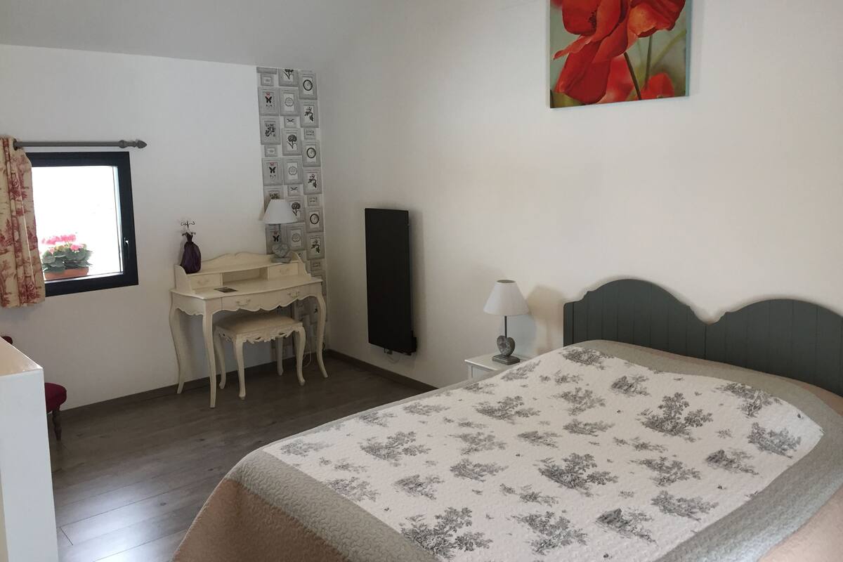 Doppelzimmer, Poolzugang, Poolblick (16m2) | Individuell dekoriert, individuell eingerichtet, kostenloses WLAN