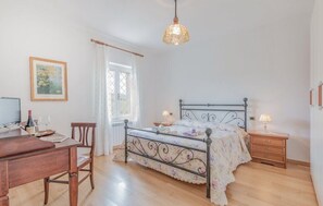 4 Schlafzimmer, Schreibtisch, kostenloses WLAN