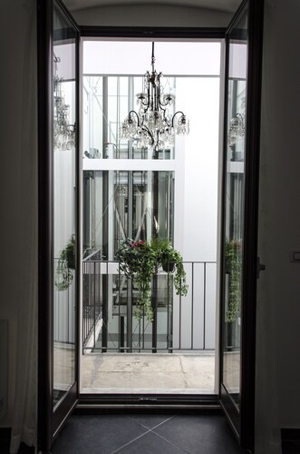 Beautiful furnished apartment in the center (int. 1)