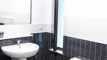 Dusche, Haartrockner, Bidet, Handtücher