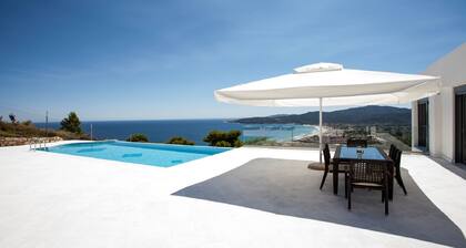 Villa mit Privatpool und atemberaubendem Blick aufs Meer und auf den Berg Athos