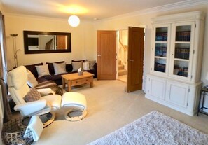 Huis, 5 slaapkamers | Woonruimte | Flatscreentelevisie