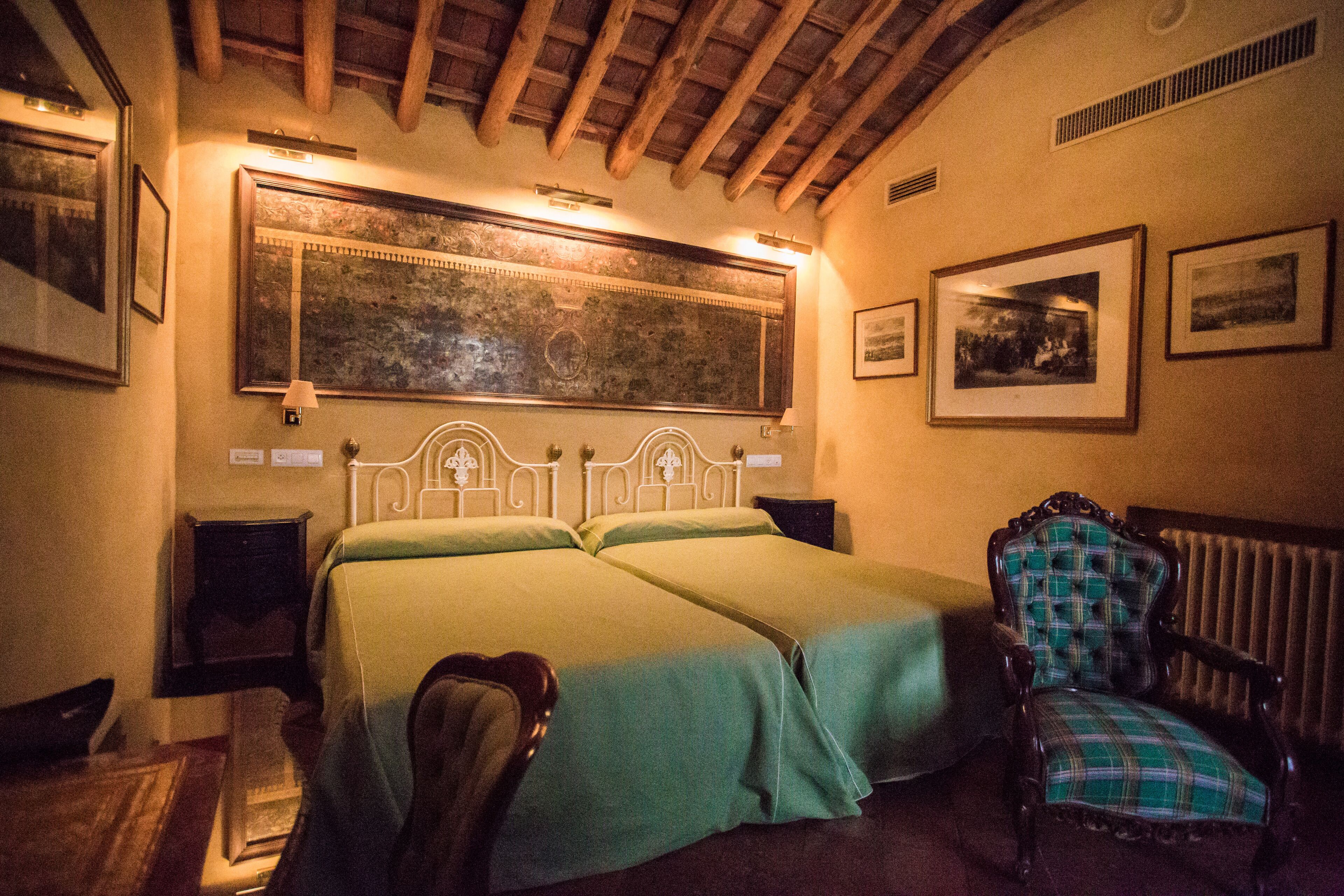 9 bedrooms, desk, WiFi, wheelchair access