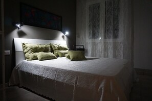 2 bedrooms, iron/ironing board, free WiFi, wheelchair access