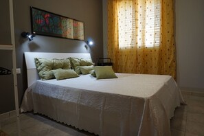 2 bedrooms, iron/ironing board, free WiFi, wheelchair access