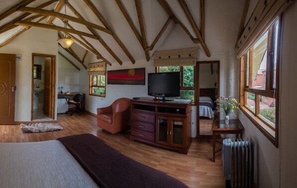 Rom – standard, 1 dobbeltseng | Blendingsgardiner, strykejern/-brett, wi-fi (inkludert) og sengetøy