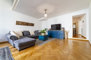 LED テレビ、書庫