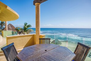 Outdoor dining - Villa Arghy: Private Beachfront House in Tulum, Mexico with Infinity Pool (Tulum)