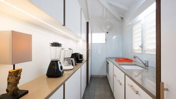 Refrigerador, microondas, horno y lavavajillas