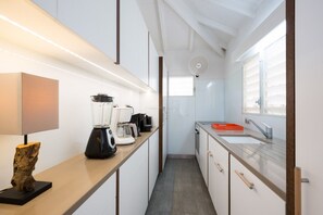 Refrigerador, microondas, horno y lavavajillas 