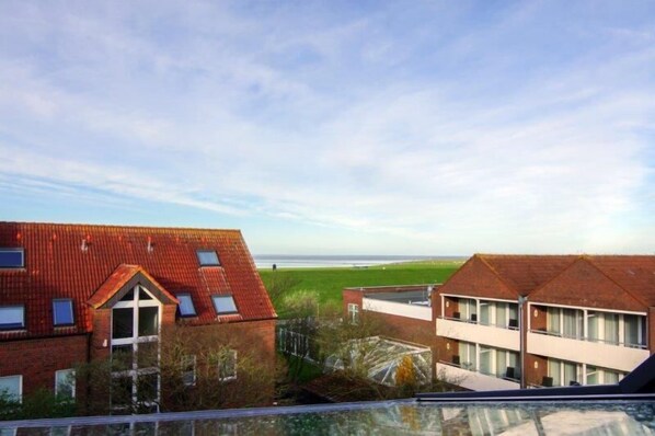 المنطقة المحيطة بالمنشأة