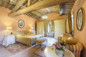 12 bedrooms, Internet, bed sheets - Large Luxurious villa rental near Lucca (Capannori)