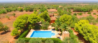 Can Crestall 414 rustic finca with private pool, air conditioning, garden and barbecue