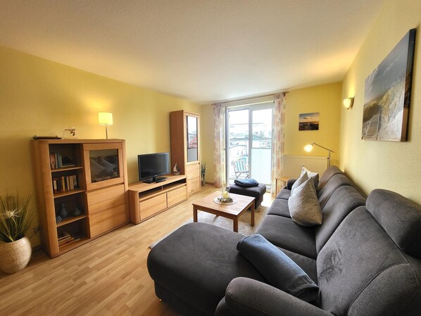 Flat-screen TV, stereo