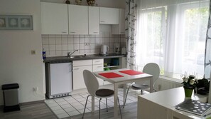 Apartment, 1 Schlafzimmer | Essbereich im Zimmer