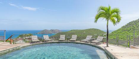 حمّام سباحة مُدفَّأ