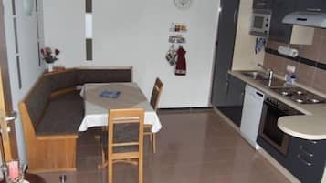 冰箱、微波炉、烤箱、炉灶