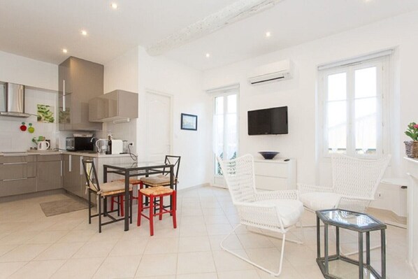 Interior - Mont chevalier (Cannes)