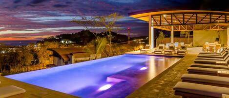 Una piscina a sfioro