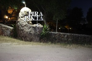 Property grounds - All-around experience in lovely apartment within the farm. (Dorgali)