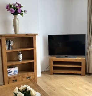 House, 3 Bedrooms | Television
