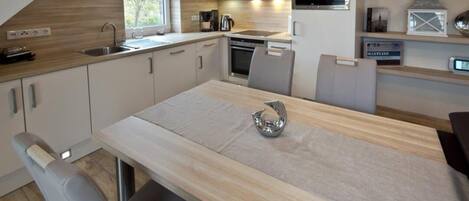 Réfrigérateur, micro-ondes, four, lave-vaisselle