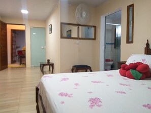 4 habitaciones, tabla de planchar con plancha y wifi gratis