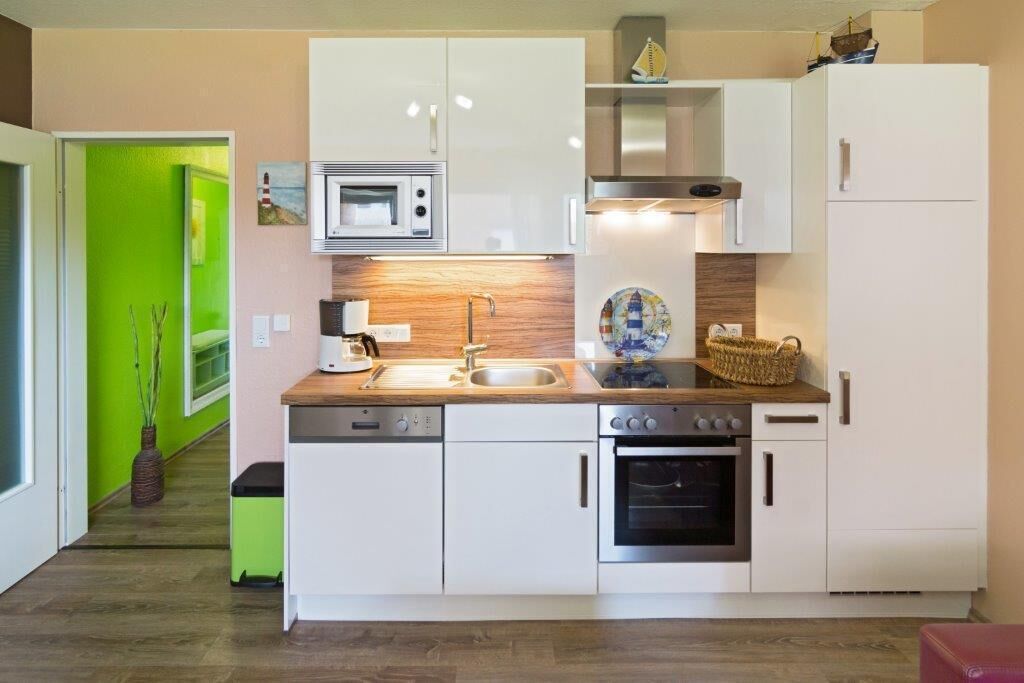 Kjøleskap, mikrobølgeovn, ovn og oppvaskmaskin