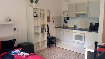 Apartemen, 1 kamar tidur | Dapur pribadi | Lemari es, kompor, dan mesin pembuat kopi/teh