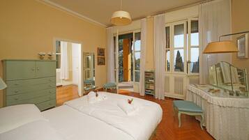 5 bedrooms, in-room safe, iron/ironing board, free WiFi