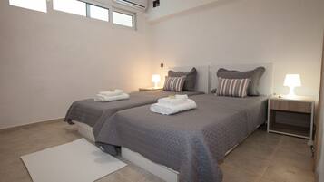 5 bedrooms, desk, soundproofing, iron/ironing board