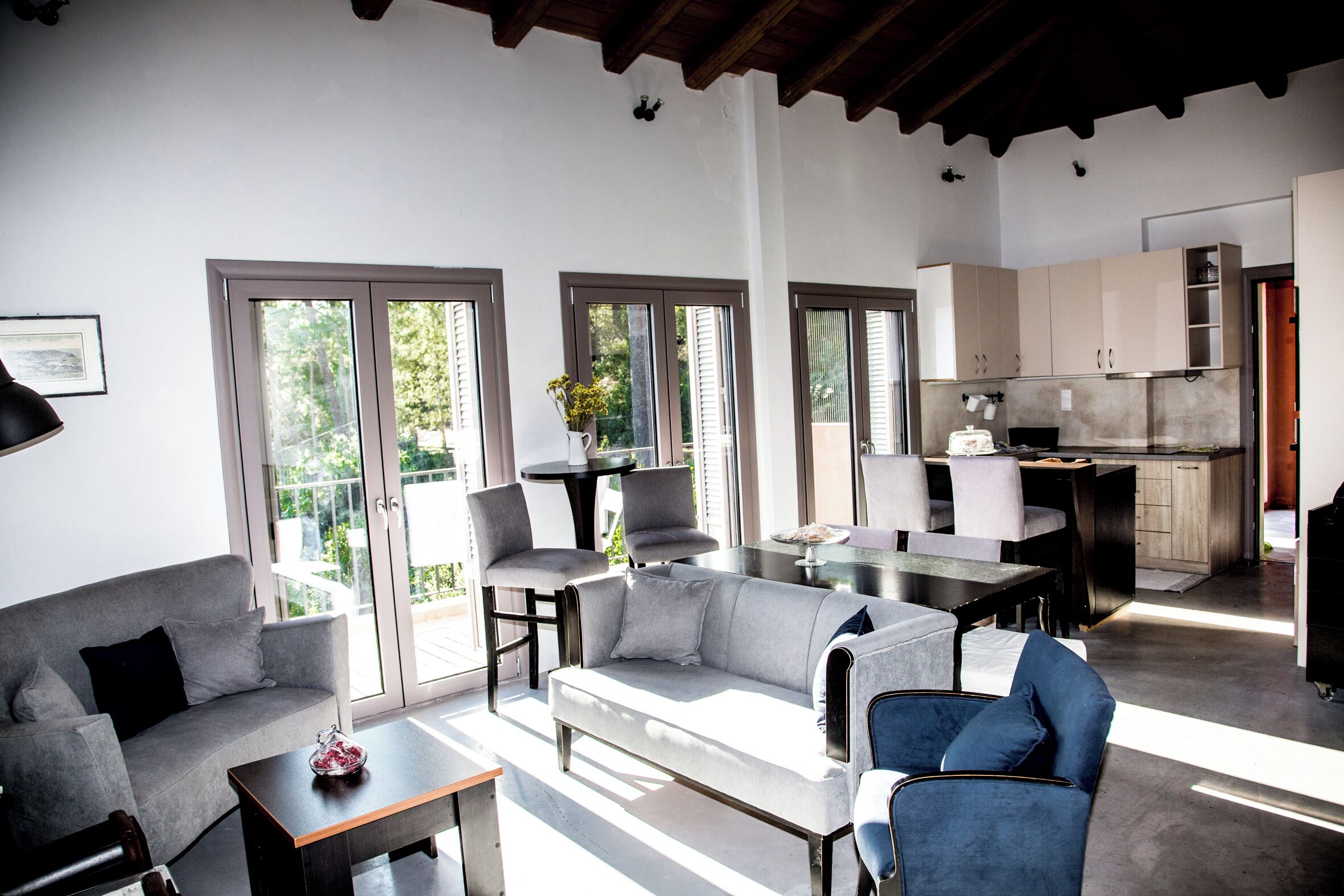 Fernseher, Kamin, DVD-Player