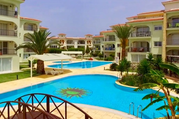 Beautiful complex with 3 free form pools, children’s pool & near to the beach