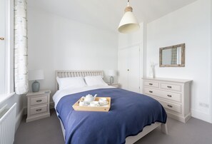 3 bedrooms, iron/ironing board, bed sheets